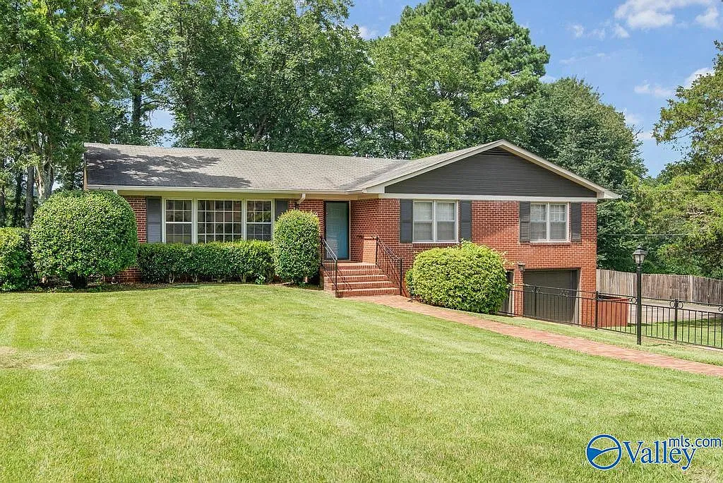 4 bed, 2.0 bath, 2138 sqft, $2,200 — Photo 1