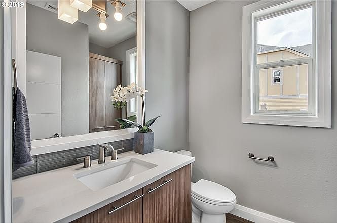 1st floor half bathroom