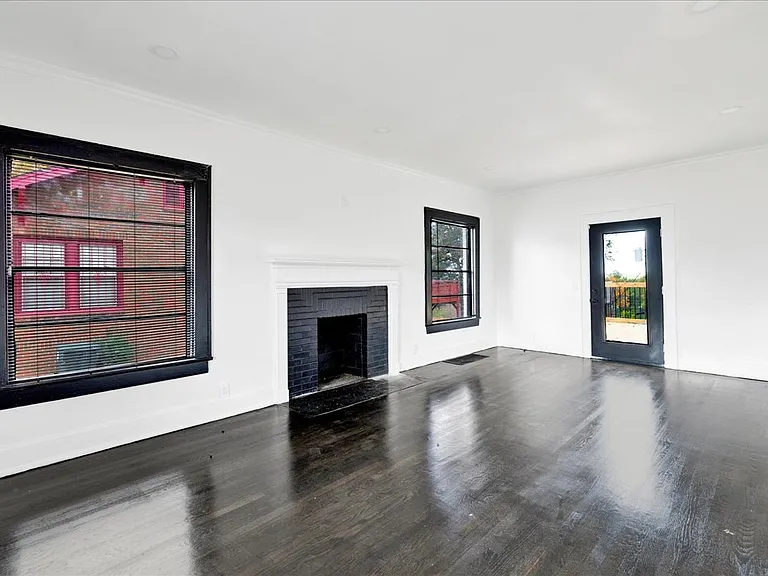 2816 W 20th St — Photo 5