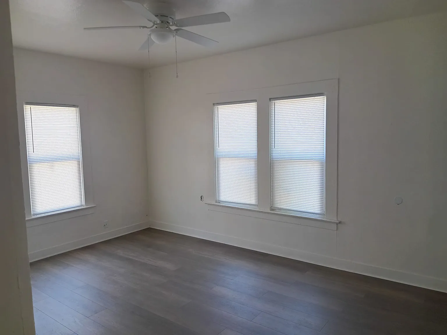 2146 Spencer Ave — Photo 3