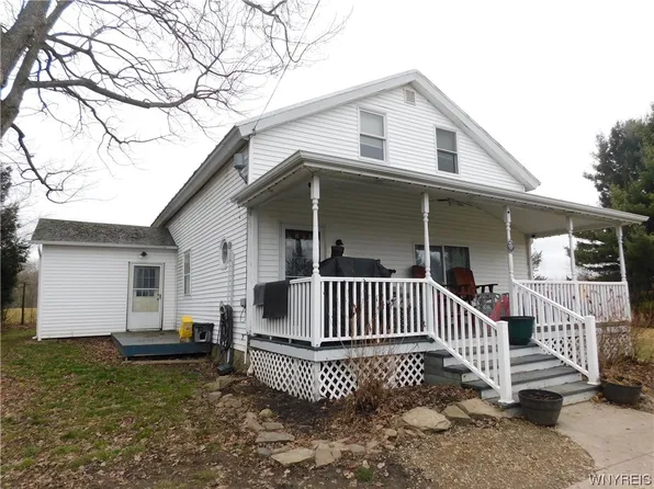 11091 North Rd, Perrysburg, NY 14129