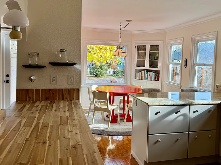 5825 NE 35th Pl — Photo 7