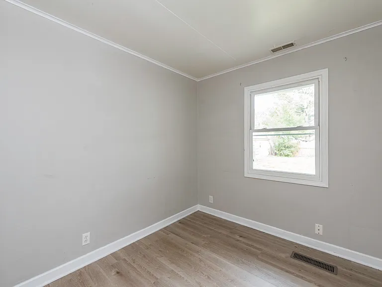 6339 49th Ave — Photo 18