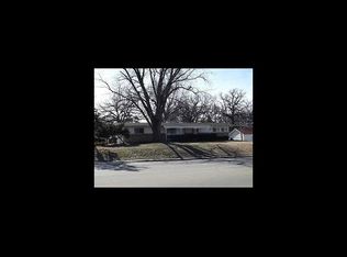 208 E War Memorial Dr, Peoria, IL