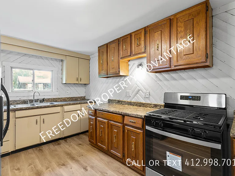 644 Herschel St — Photo 2