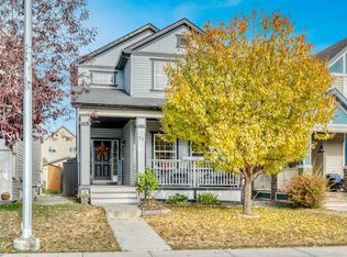 32 S Copperpond Hts SE, Calgary, AB T2Z0W8
