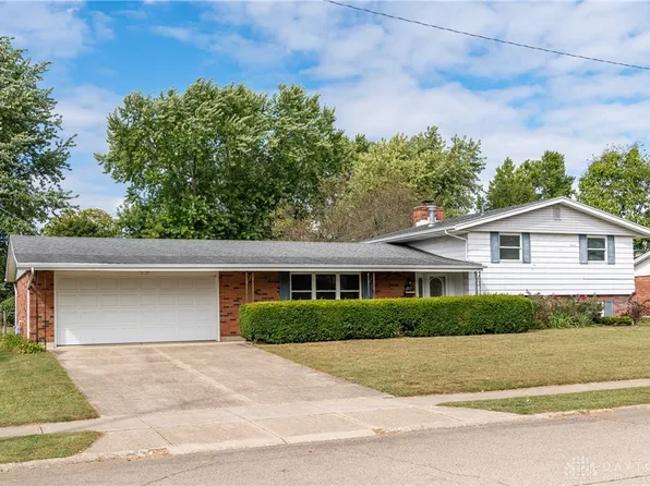 1215 Cottage Court Dr, Fairborn, OH 45324