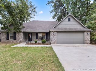 705 E 6th St, Claremore, OK 74017