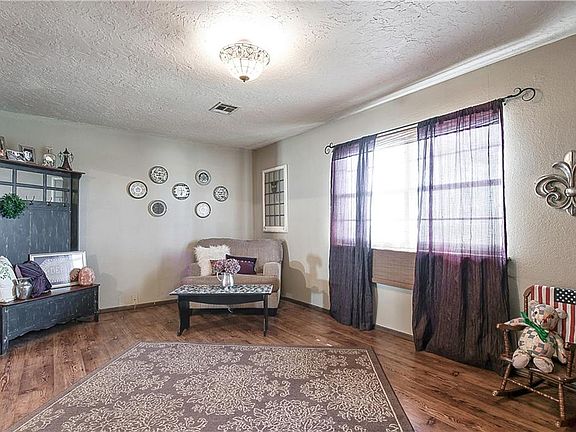 5th image of 706 N Railroad Ave