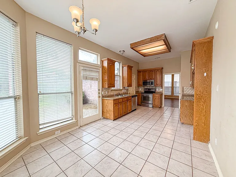 8902 Bayshore Ln — Photo 7