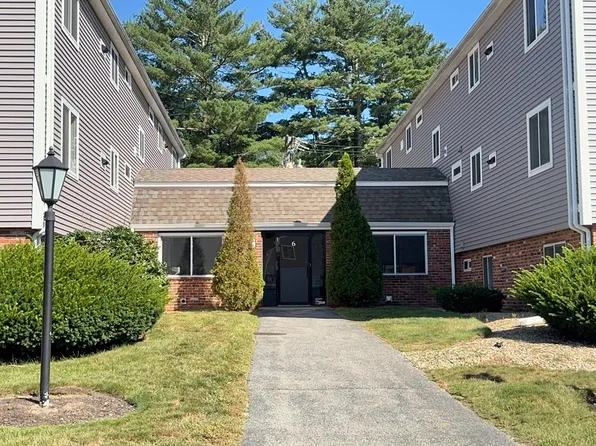 6 Royal Dane Dr APT 29, Marshfield, MA 02050