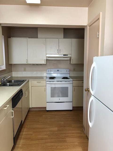 1st image of 200 NW Brandon Dr APT 1