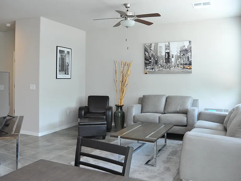 1218 E Blacklidge Dr — Photo 21