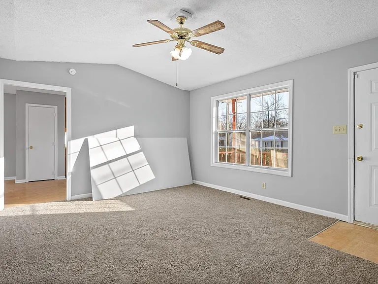 418 Donna Dr — Photo 6