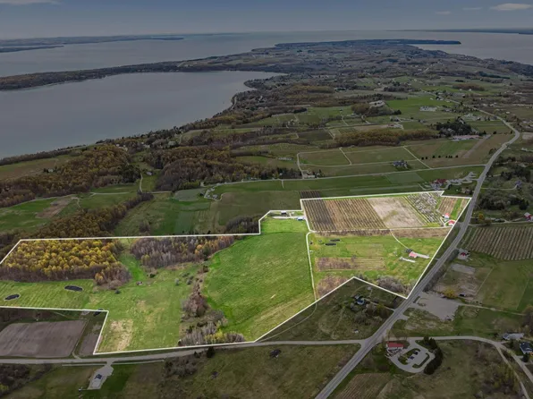 11751 Center Rd, Traverse City, MI 49686