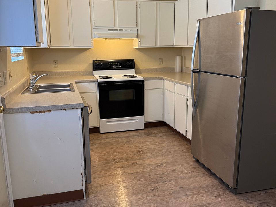 Main Floor:
Plenty of storage and several new appliances. Clean and fresh.