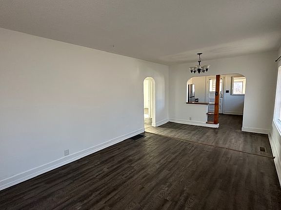 5th image of 619 Saint James St