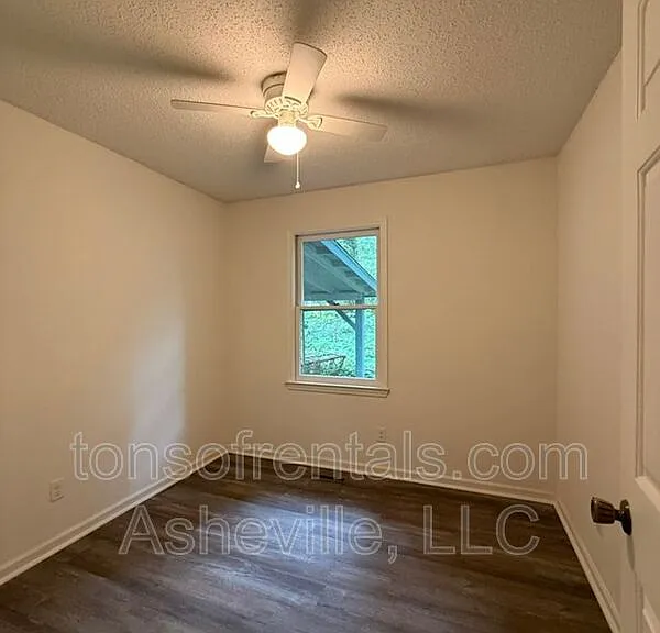 327 Winding Way Ln — Photo 8