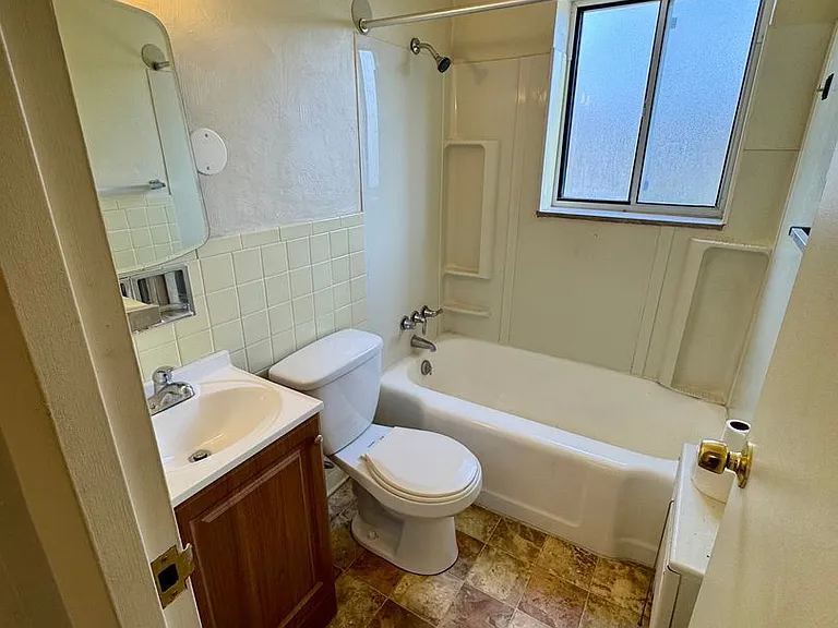 816 Perry Highway — Photo 20