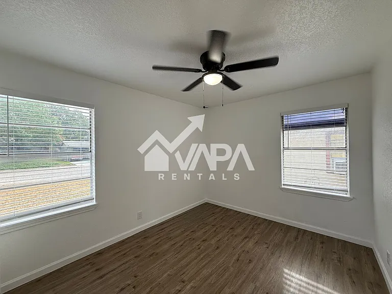 230 Craigmont Ln — Photo 15