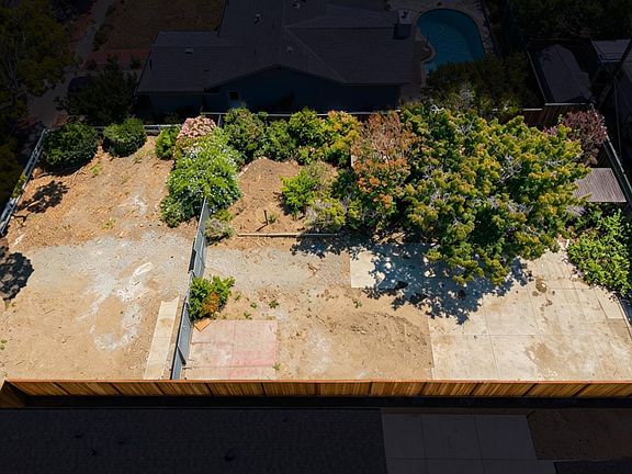5th image of 265 Michelle Dr