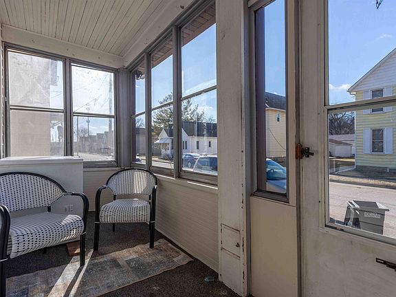 2nd image of 2740 Elm St