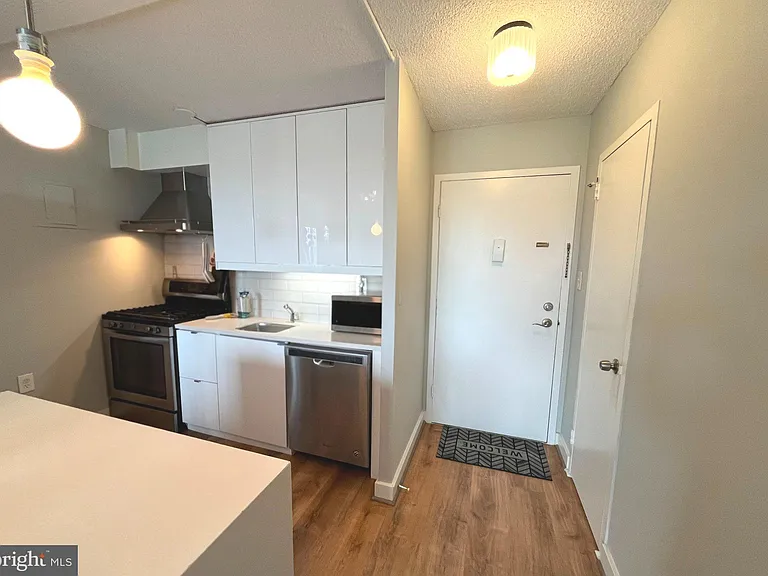 2500 N Van Dorn St #1020 — Photo 11