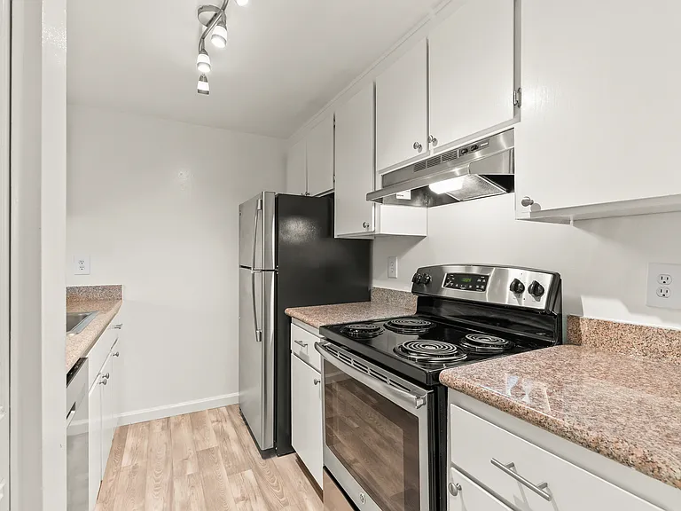 Sycamore Green Apartments — Photo 32