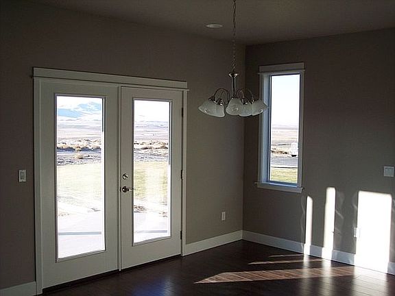5th image of 731 Pikes Peak Dr