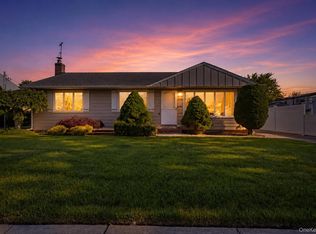 826 Fulton St, Valley Stream, NY 11580