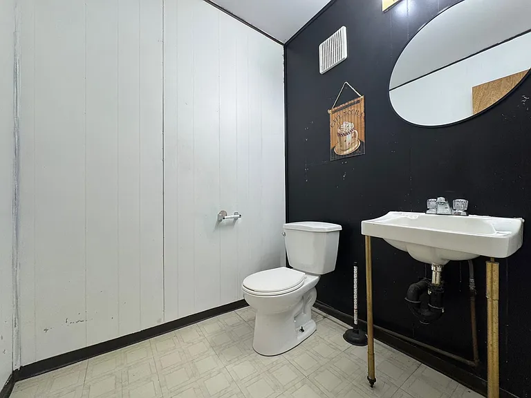32 Ralgreen Cres #4 — Photo 8