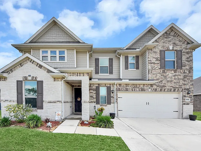 3705 Banbury Ln — Photo 2