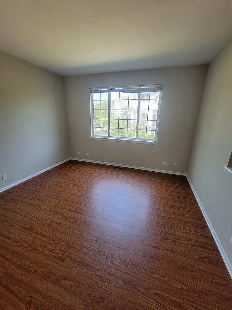 3 bed, 2.5 bath, 1398 sqft, $2,600 — Photo 3