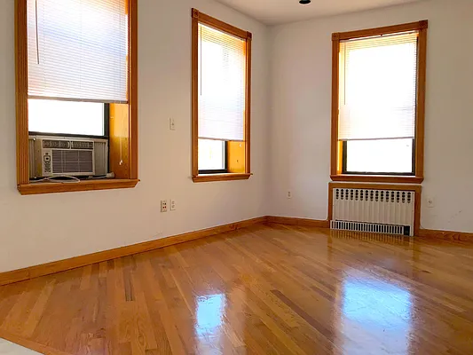 Rented by Capri Jet Realty Corp | media 8