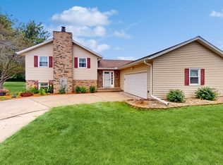 25 Woodcrest Dr, Geneseo, IL 61254