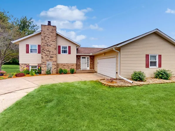 25 Woodcrest Dr, Geneseo, IL 61254
