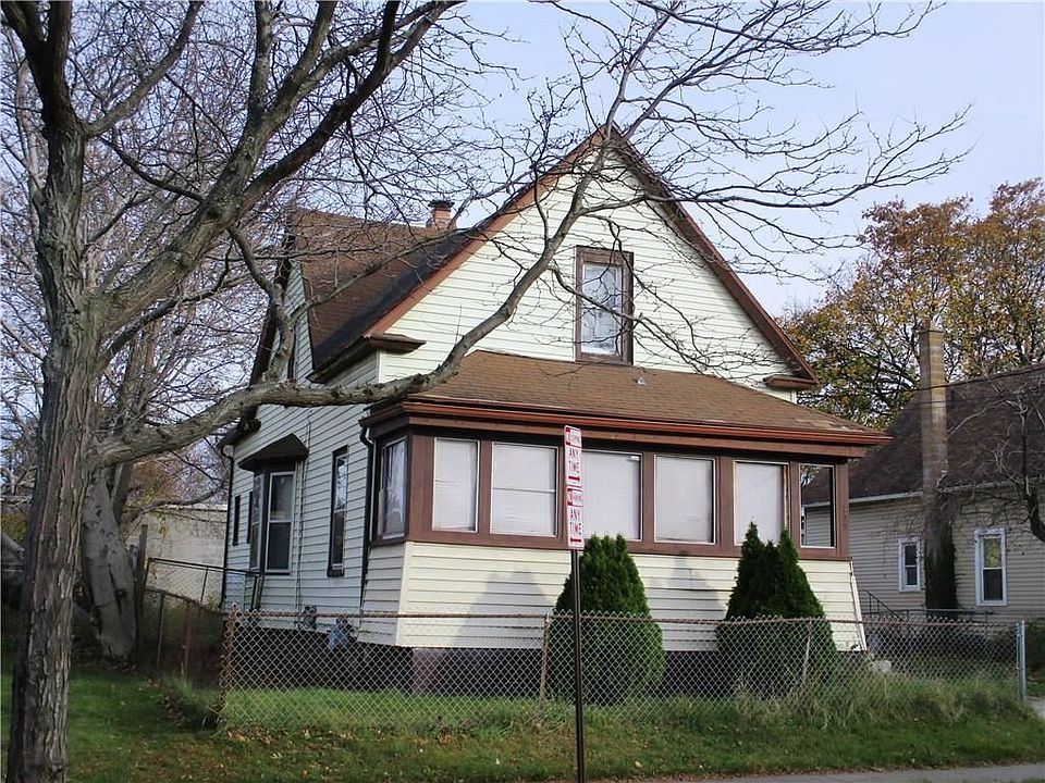 2nd image of 122 Carter St