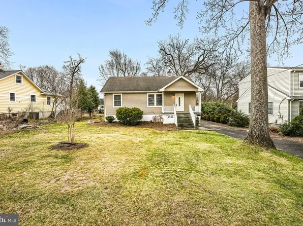 2957 Strathmeade St, Falls Church, VA 22042