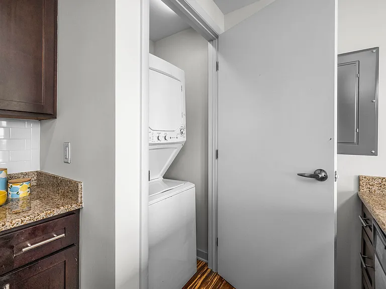 401 Cherry St — Photo 23