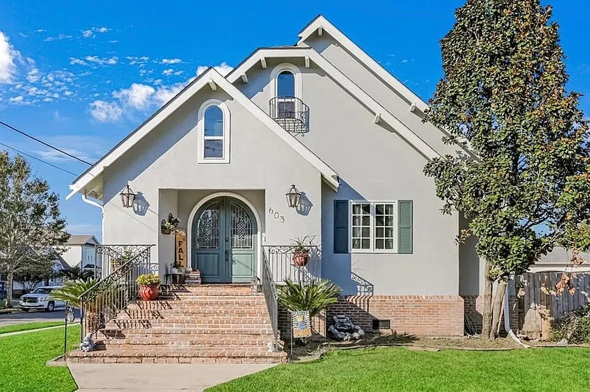5 bed, 3.5 bath, 3200 sqft, $5,000 — Photo 1