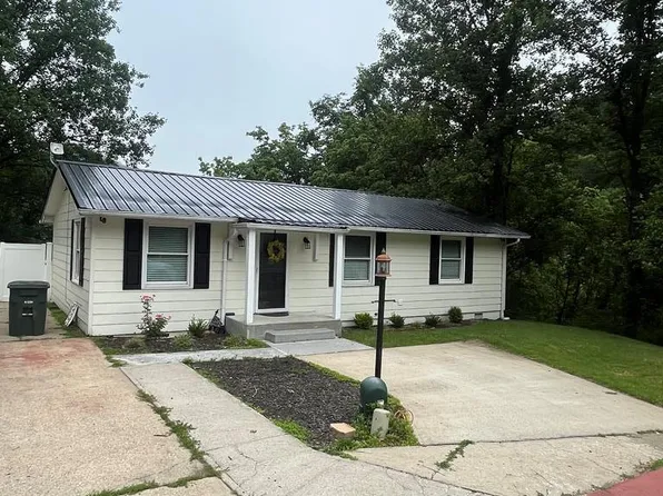 182 W Keyser Heights Dr, Pikeville, KY 41501
