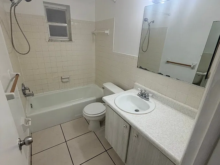 702 N L St — Photo 8