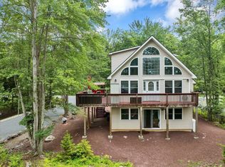 318 N Arrow Dr, Pocono Lake, PA 18347