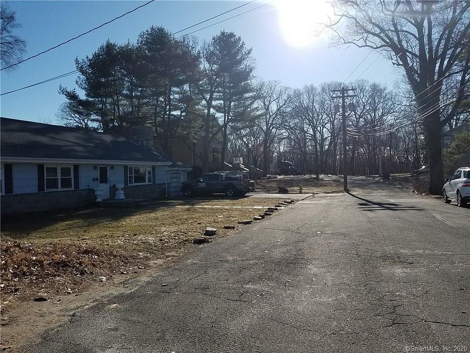 2nd image of 36 Oakwood St