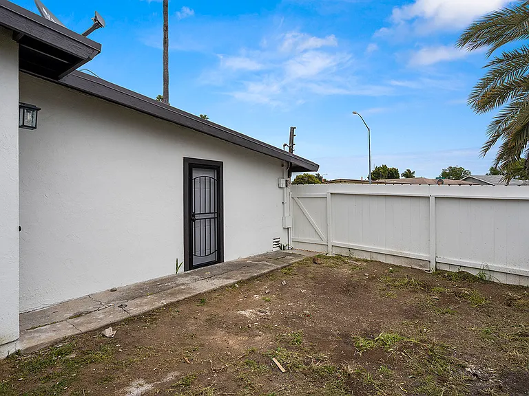 6378 Streamview Dr — Photo 16