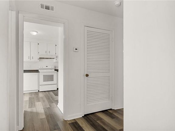 4th image of 11 Spring W