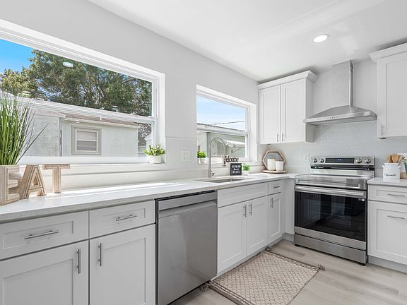 Kitchen - view 1