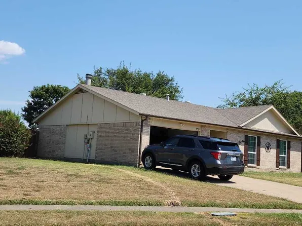 355 Ridgecrest Dr, Saginaw, TX 76179