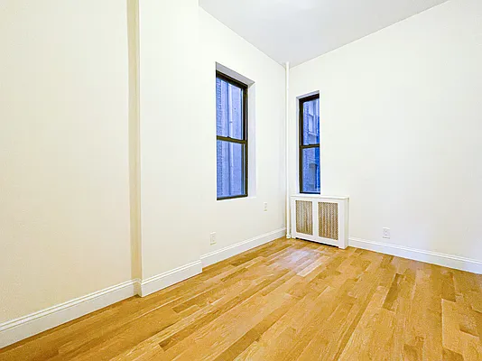 Rented by Urban Real Estate Property Group Inc | media 3