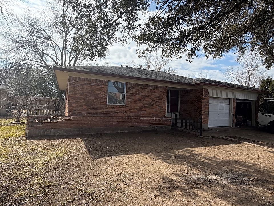 1st image of 617 Sanders Dr